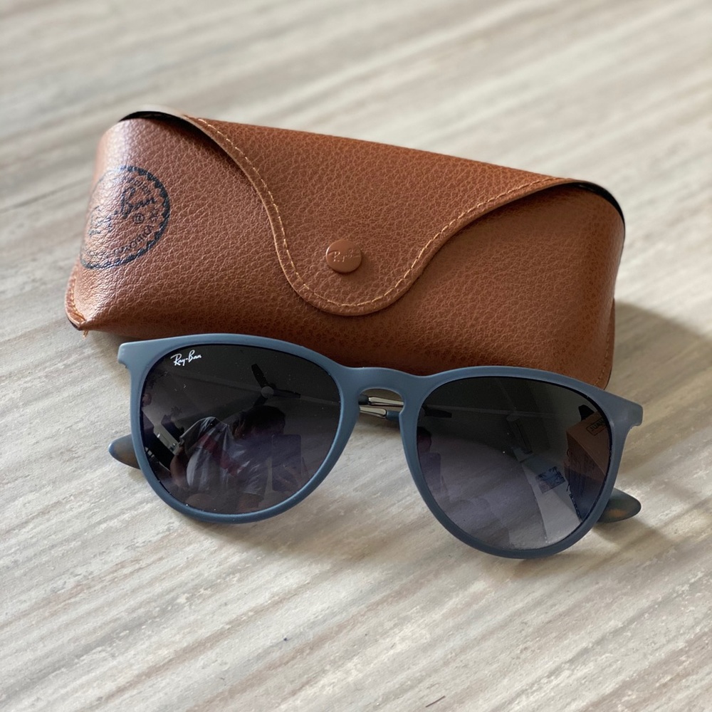 SOLD ‼️Ray-Ban Sunglasses - Picture 1 of 3